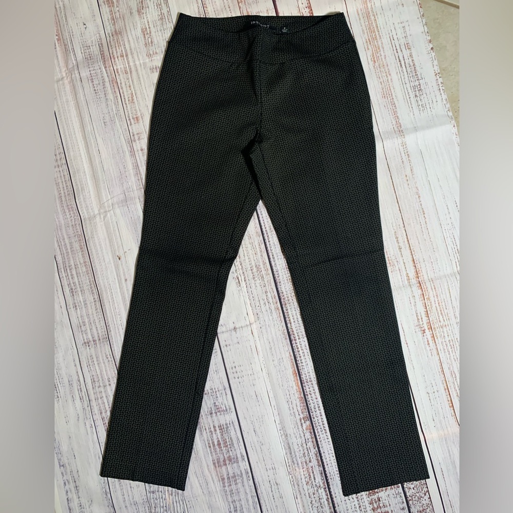 INSIGHT pull on pants. Ankle. Black/gray. Size 6.